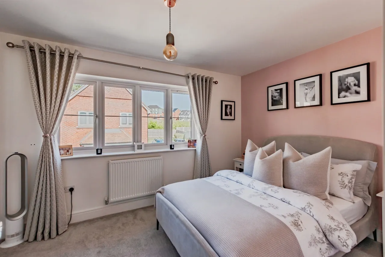 Pullman Avenue, Haywards Heath, RH16, photo 6