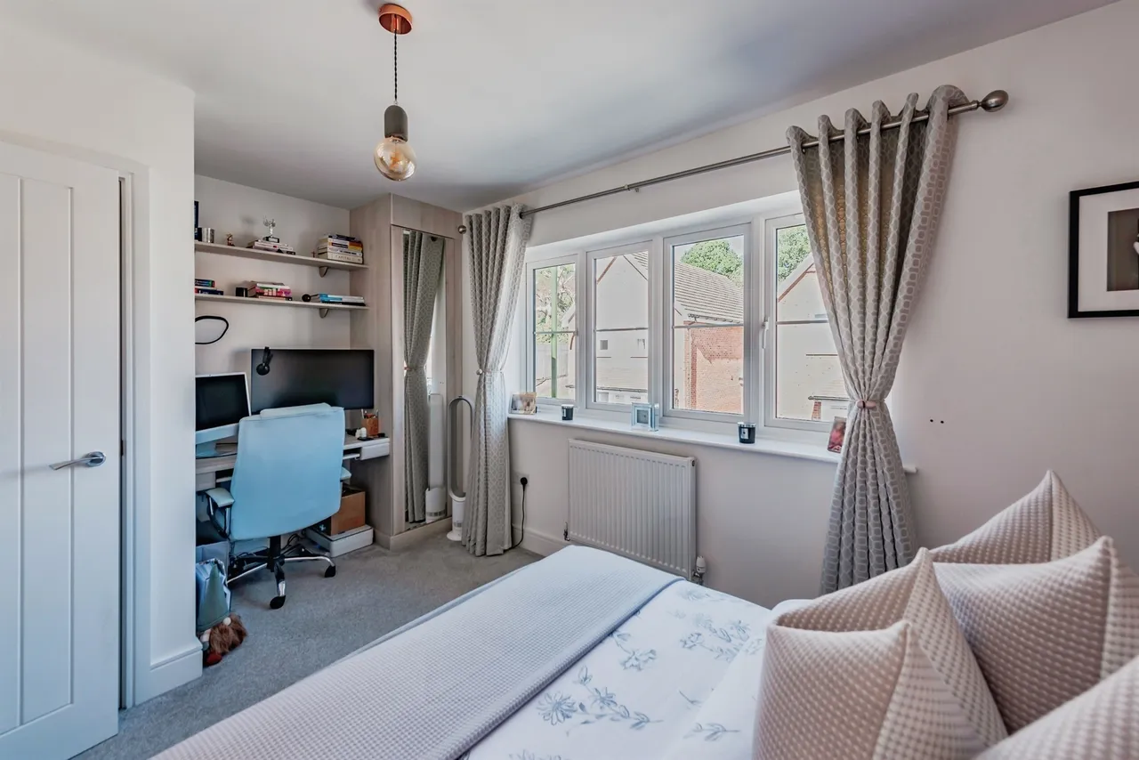 Pullman Avenue, Haywards Heath, RH16, photo 12