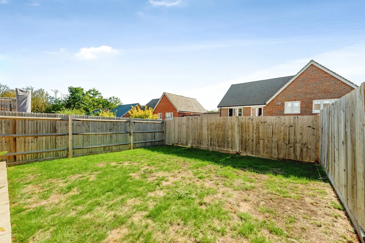 Pullman Avenue, Haywards Heath, RH16, photo 8