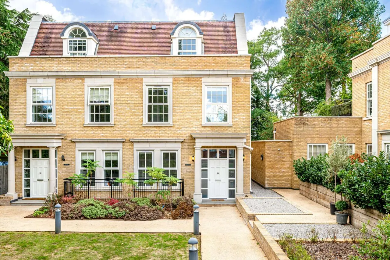 4 bed house for sale, Brooklands Road, Weybridge, KT13
