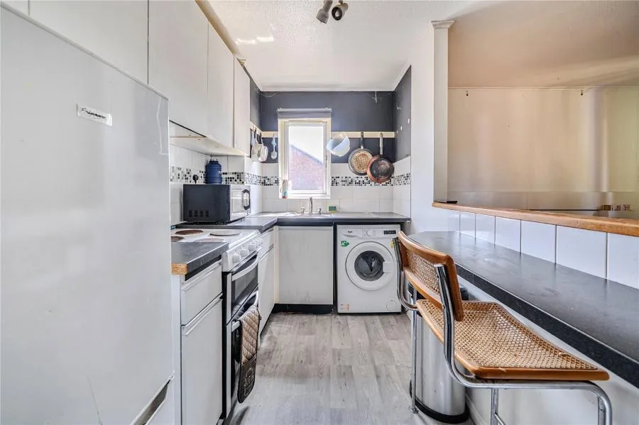 Pomander Crescent, Walnut Tree, MK7, photo 2