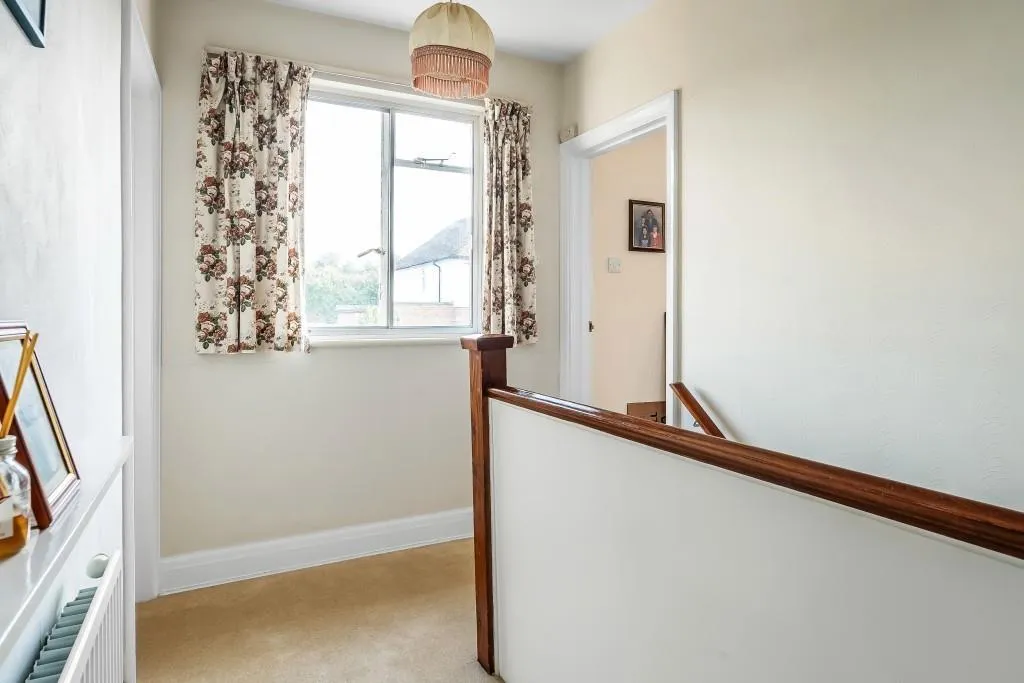 Croft Avenue, Dorking, RH4, photo 12