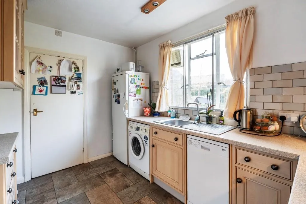 Croft Avenue, Dorking, RH4, photo 10