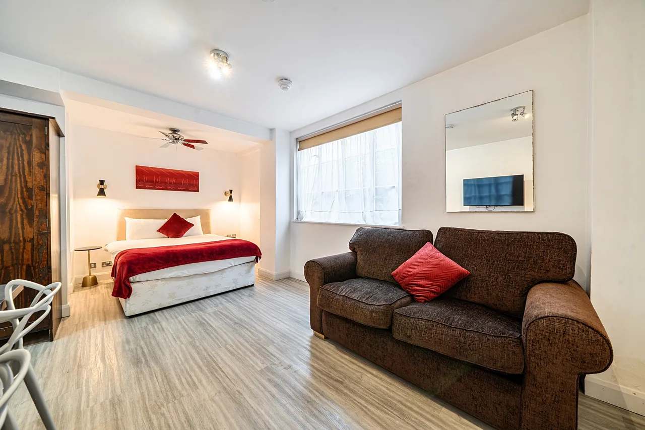 flat to rent — Flat G02, 2 Roland Gardens, London