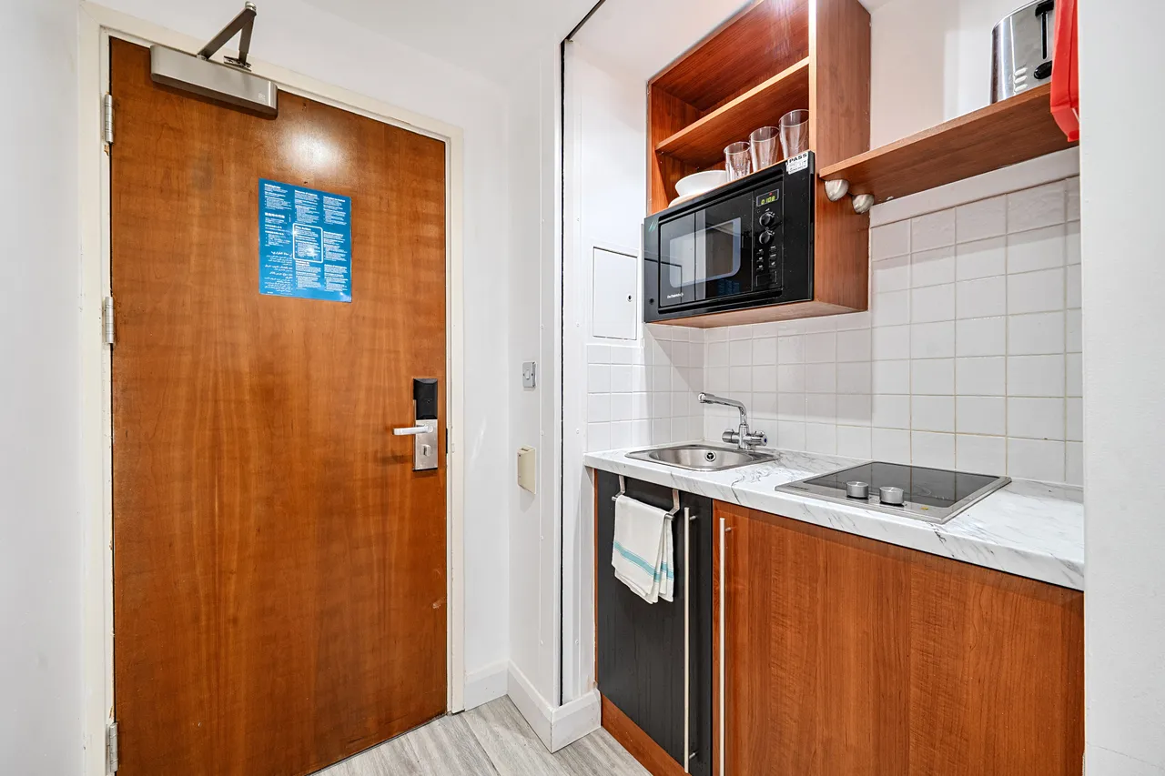 Flat G02, 2 Roland Gardens, London, photo 7