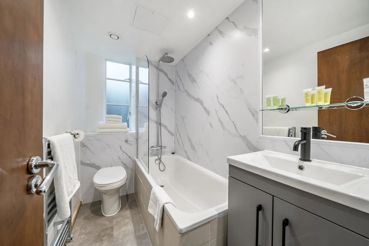 Flat G02, 2 Roland Gardens, London, photo 4