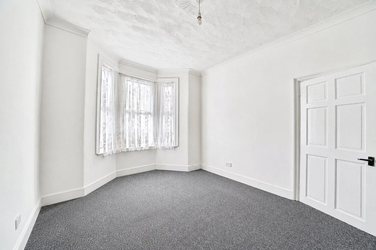 Tweedmouth Road, London, E13, photo 2