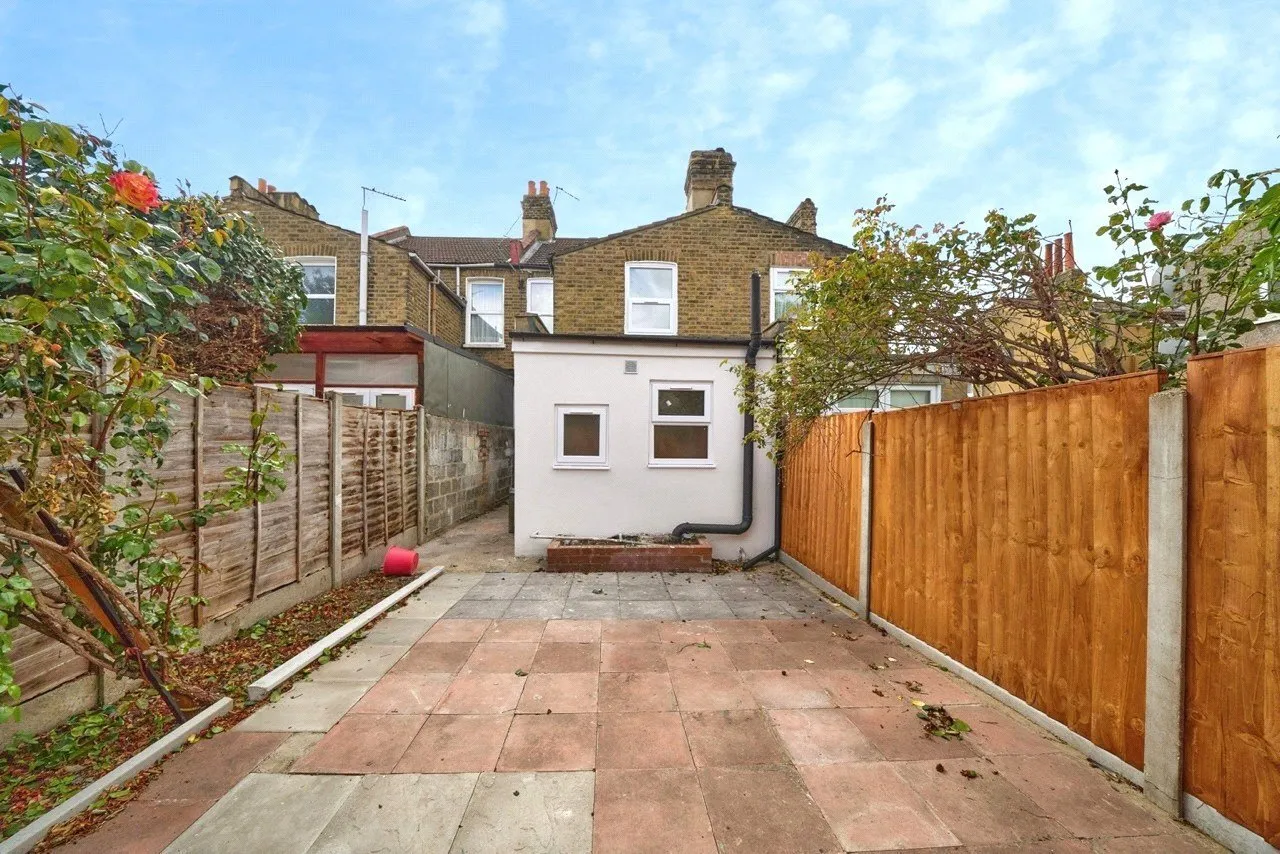Tweedmouth Road, London, E13, photo 13