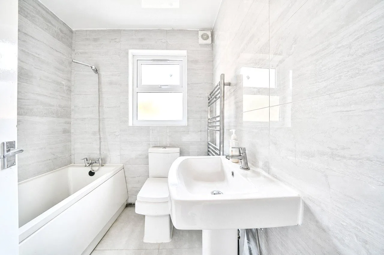 Tweedmouth Road, London, E13, photo 12