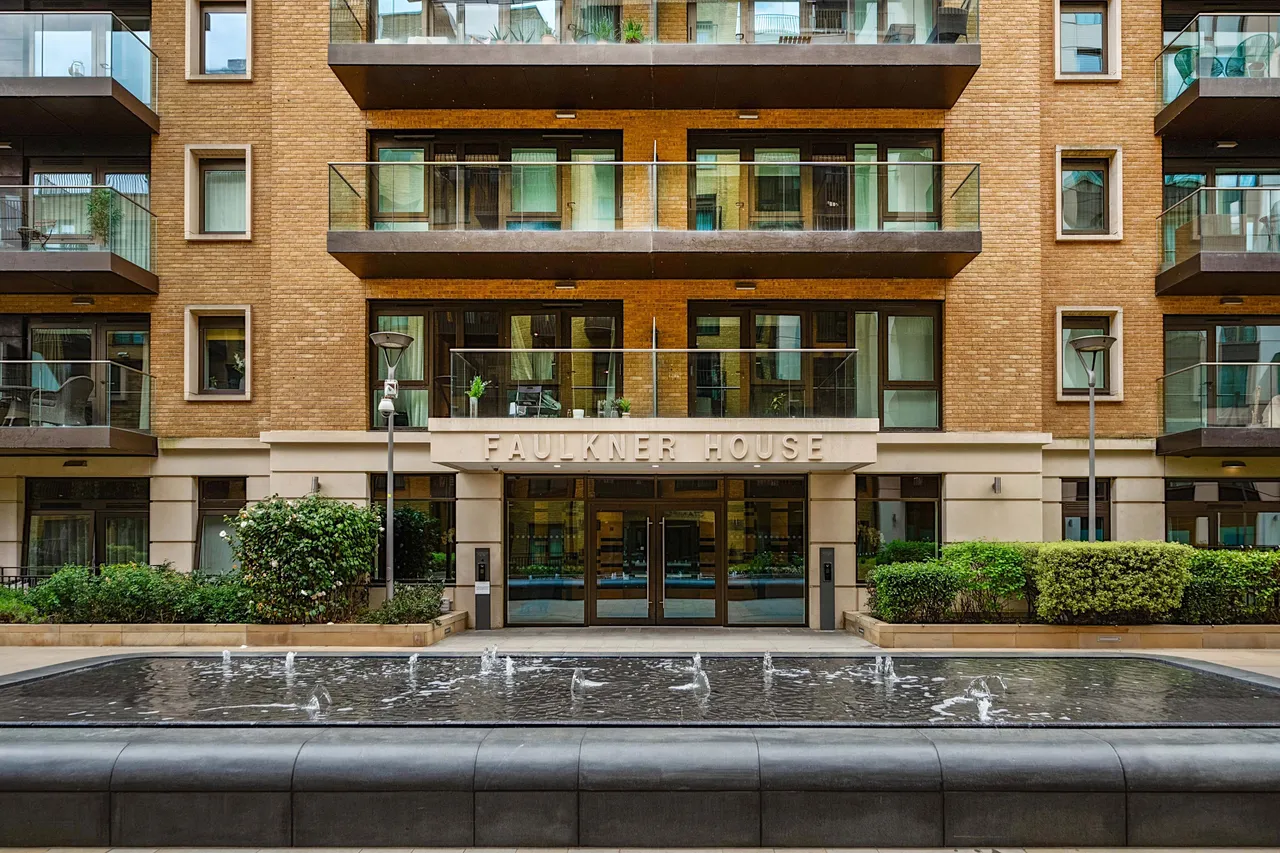 2 bed flat for sale — 92 Faulkner House, Fulham Reach, London