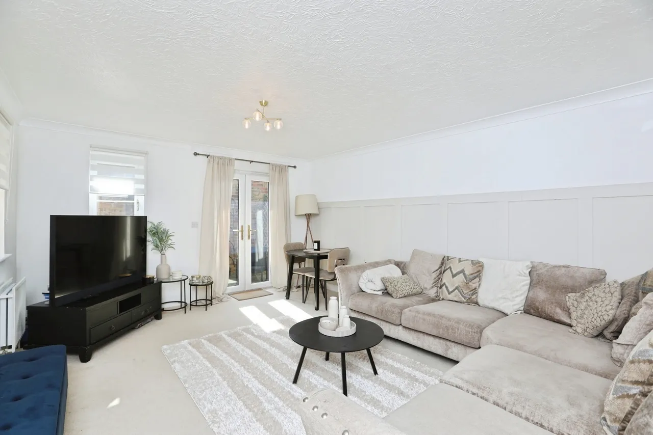 2 bed flat for sale — Mansfield Drive, Iwade, Sittingbourne, Kent, ME9