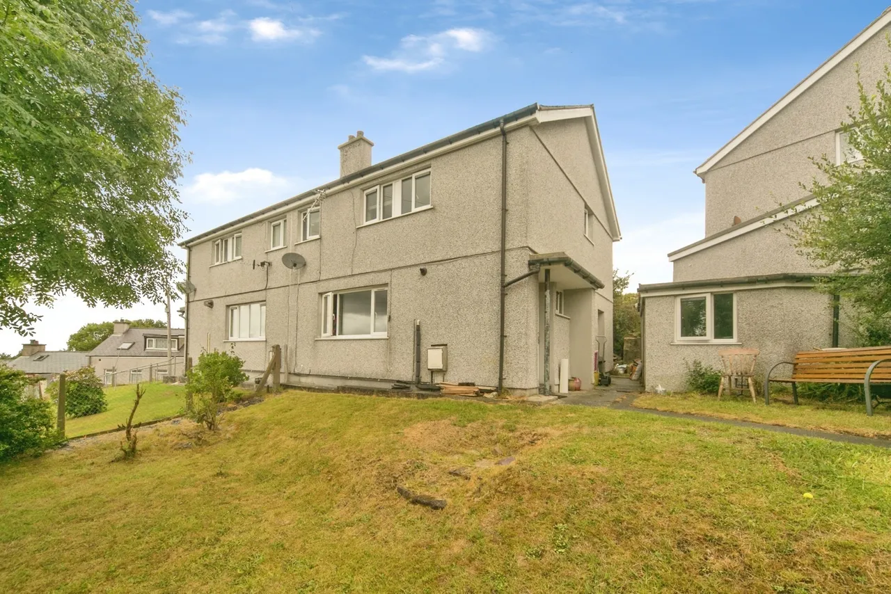 3 bed house for sale, Ciltrefnus, Gerlan, LL57