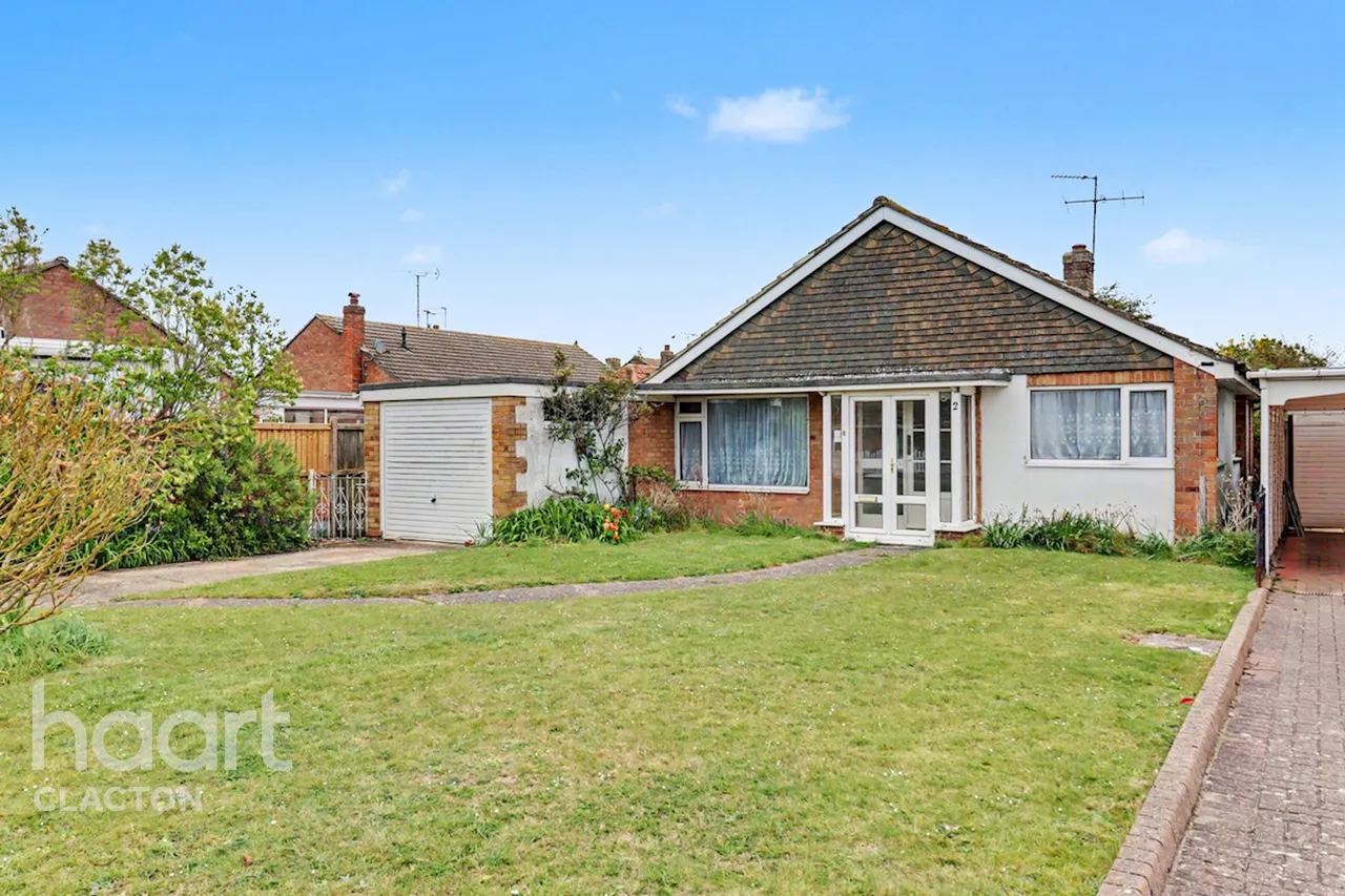 3 bed house for sale, Alan Drive, Clacton-On-Sea, CO16