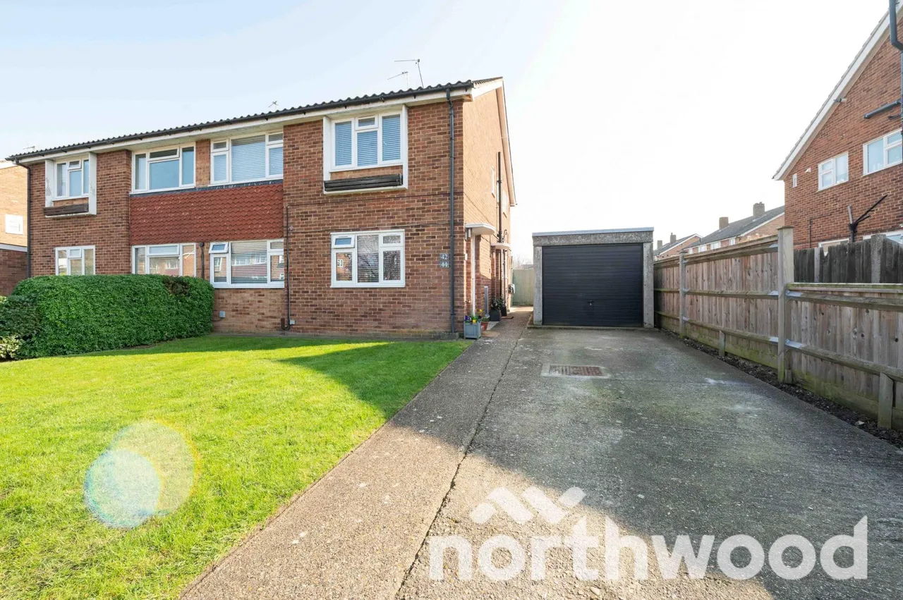 2 bed flat for sale, Nightingale Drive, West Ewell, KT19