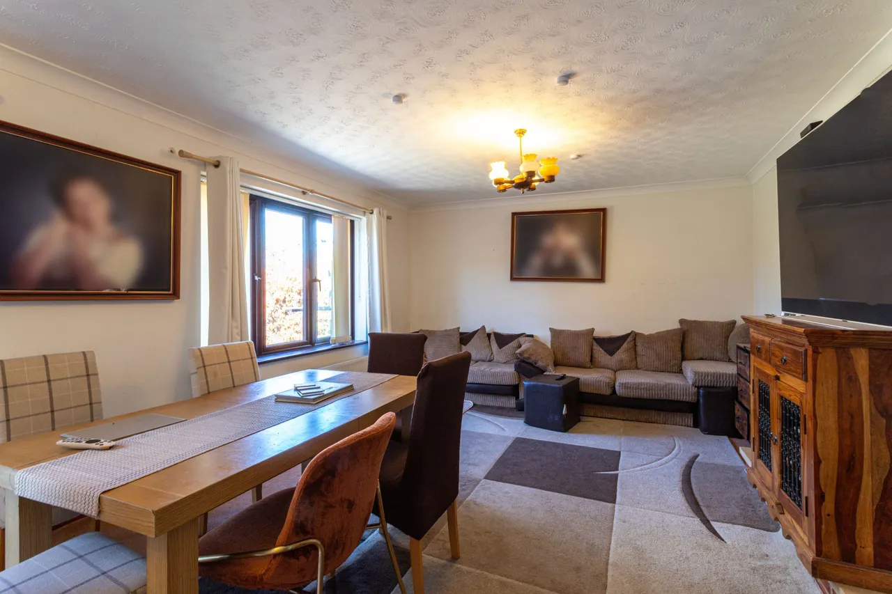 Chequers Lane, Eversley, RG27, photo 4