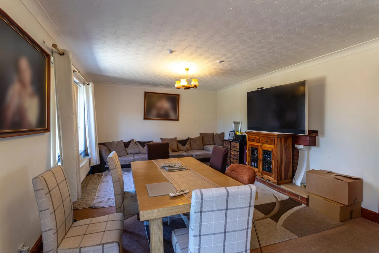 Chequers Lane, Eversley, RG27, photo 5