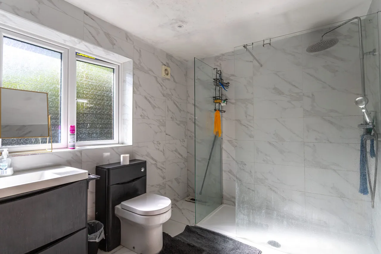Chequers Lane, Eversley, RG27, photo 9