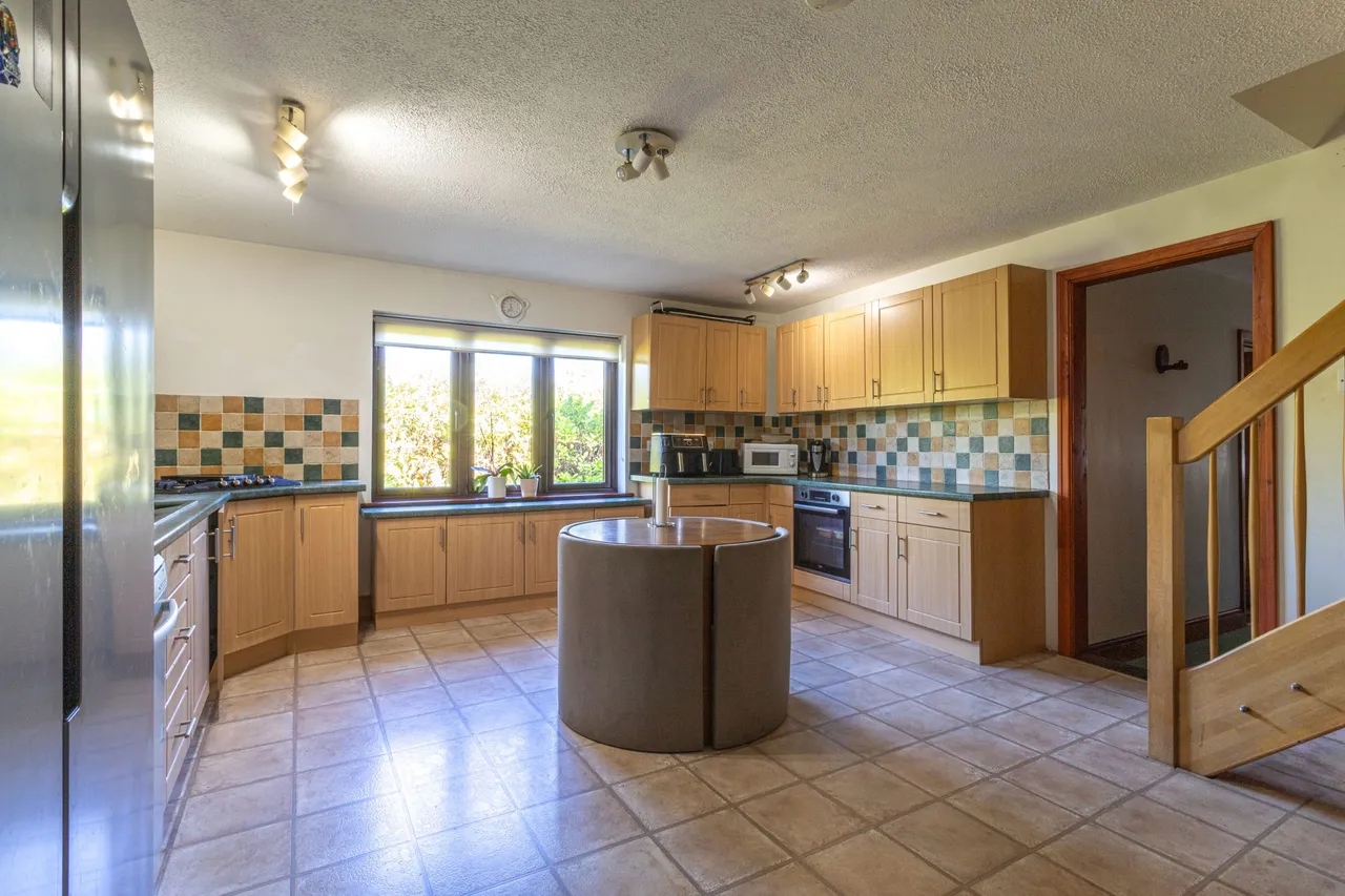 Chequers Lane, Eversley, RG27, photo 3
