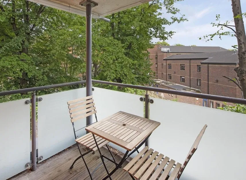 Shacklewell Lane, Hackney, E8, photo 5