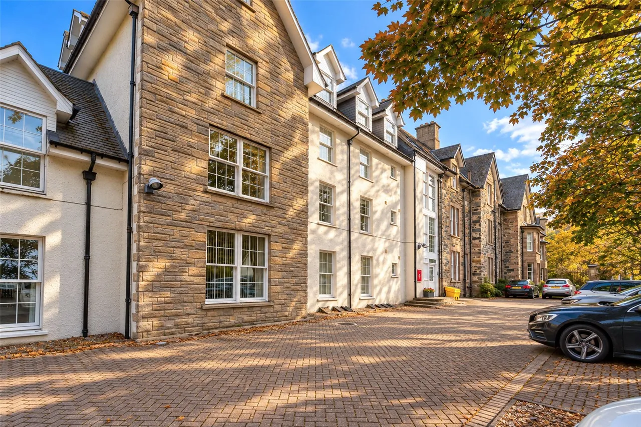 2 bed flat for sale, Perth Road, Birnam, PH8