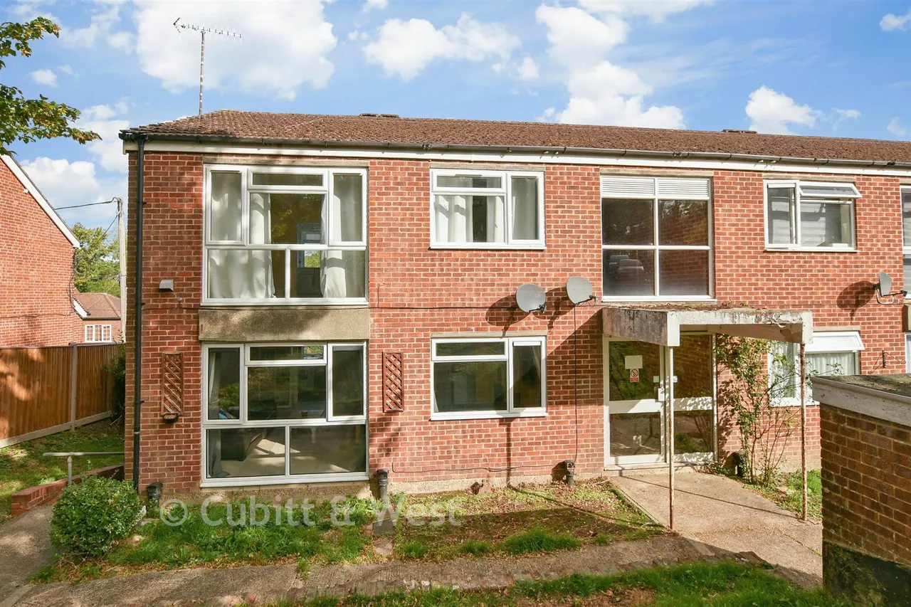 2 bed flat for sale, Holmesdale Road, North Holmwood, RH5