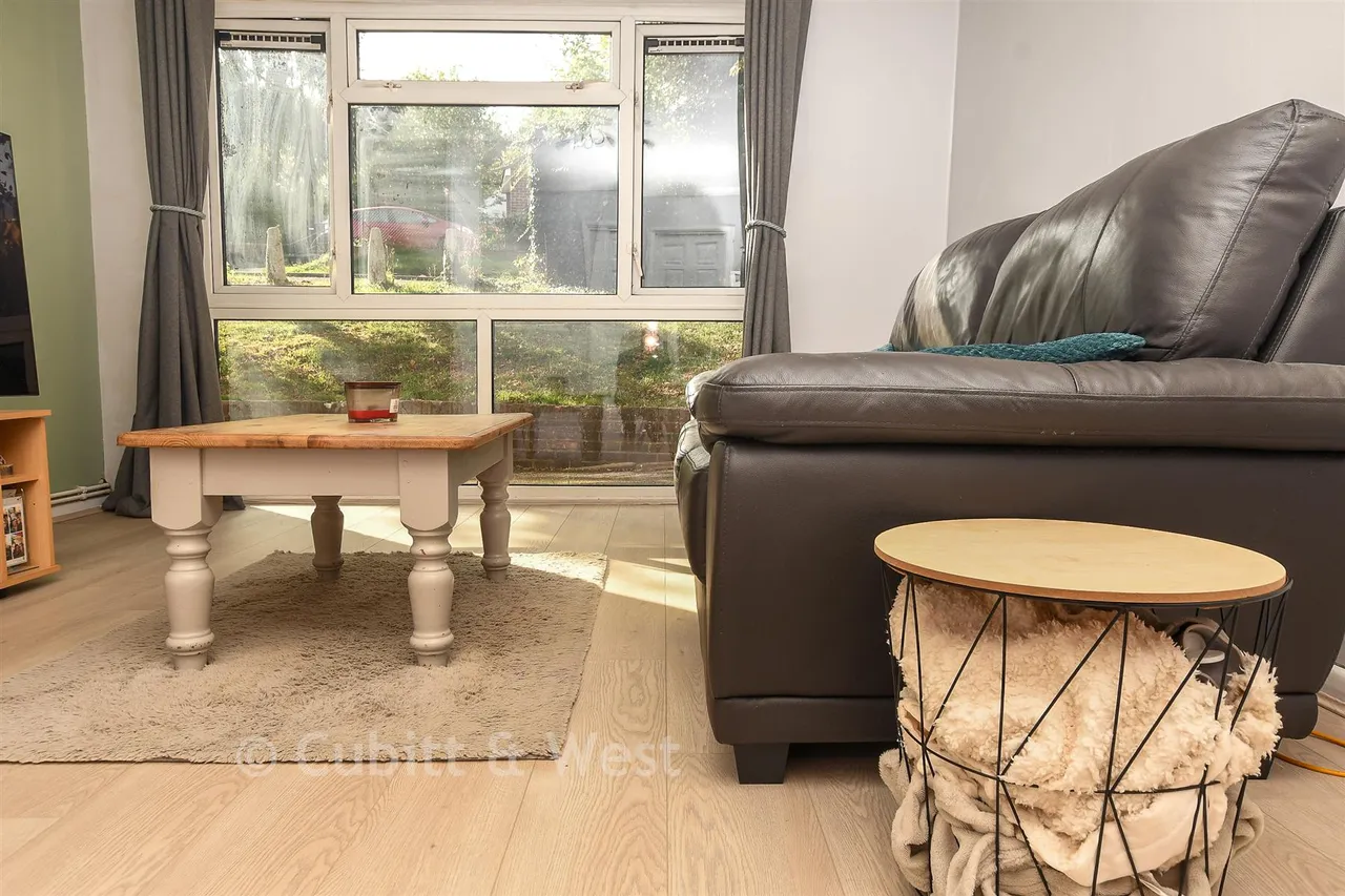 Holmesdale Road, North Holmwood, RH5, photo 6