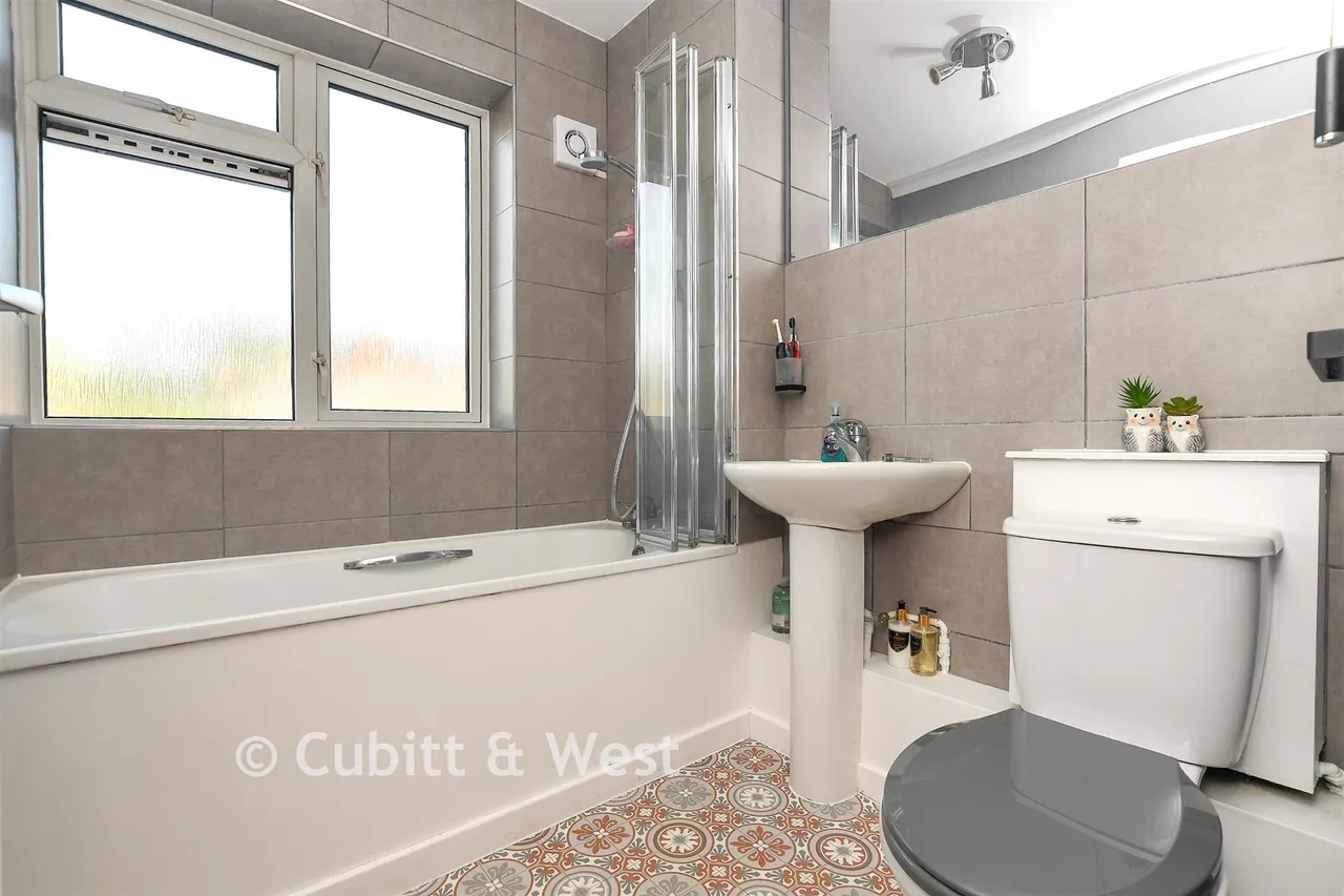 Holmesdale Road, North Holmwood, RH5, photo 11