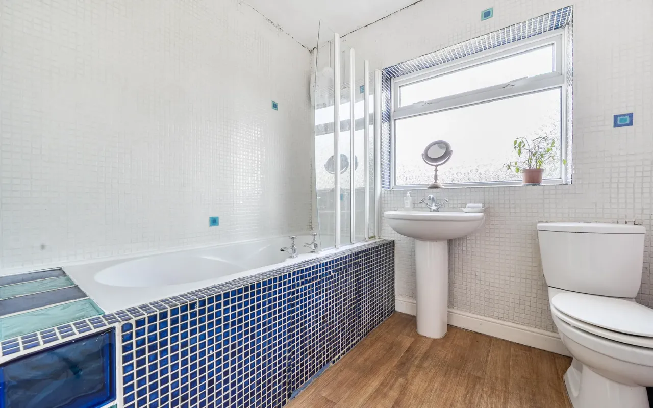 Wendover Drive, Bedford, photo 13