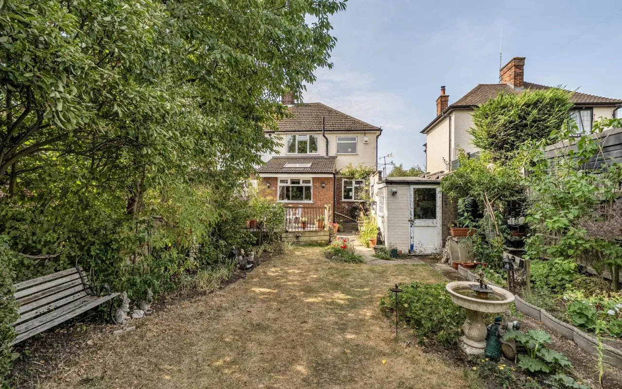 3 bed house for sale — Wendover Drive, Bedford