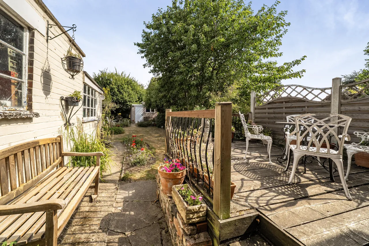 Wendover Drive, Bedford, photo 18