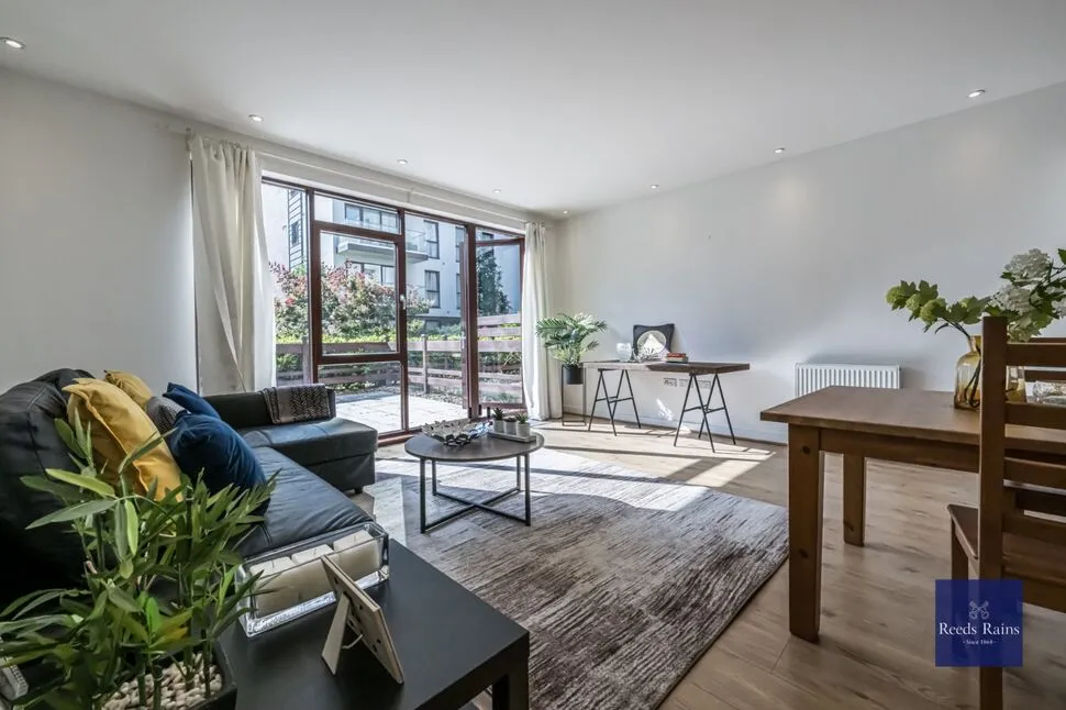 2 bed flat to rent, Gibson Road, London, SE11