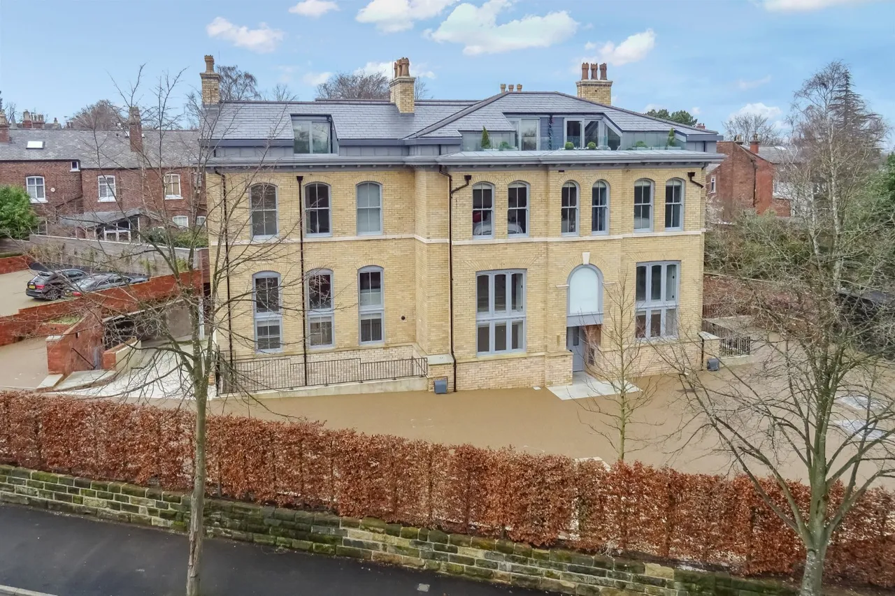 2 bed flat for sale, Cavendish Place, Bowdon, WA14