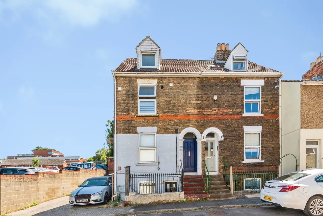 Cross Street, Swindon, SN1, photo 8