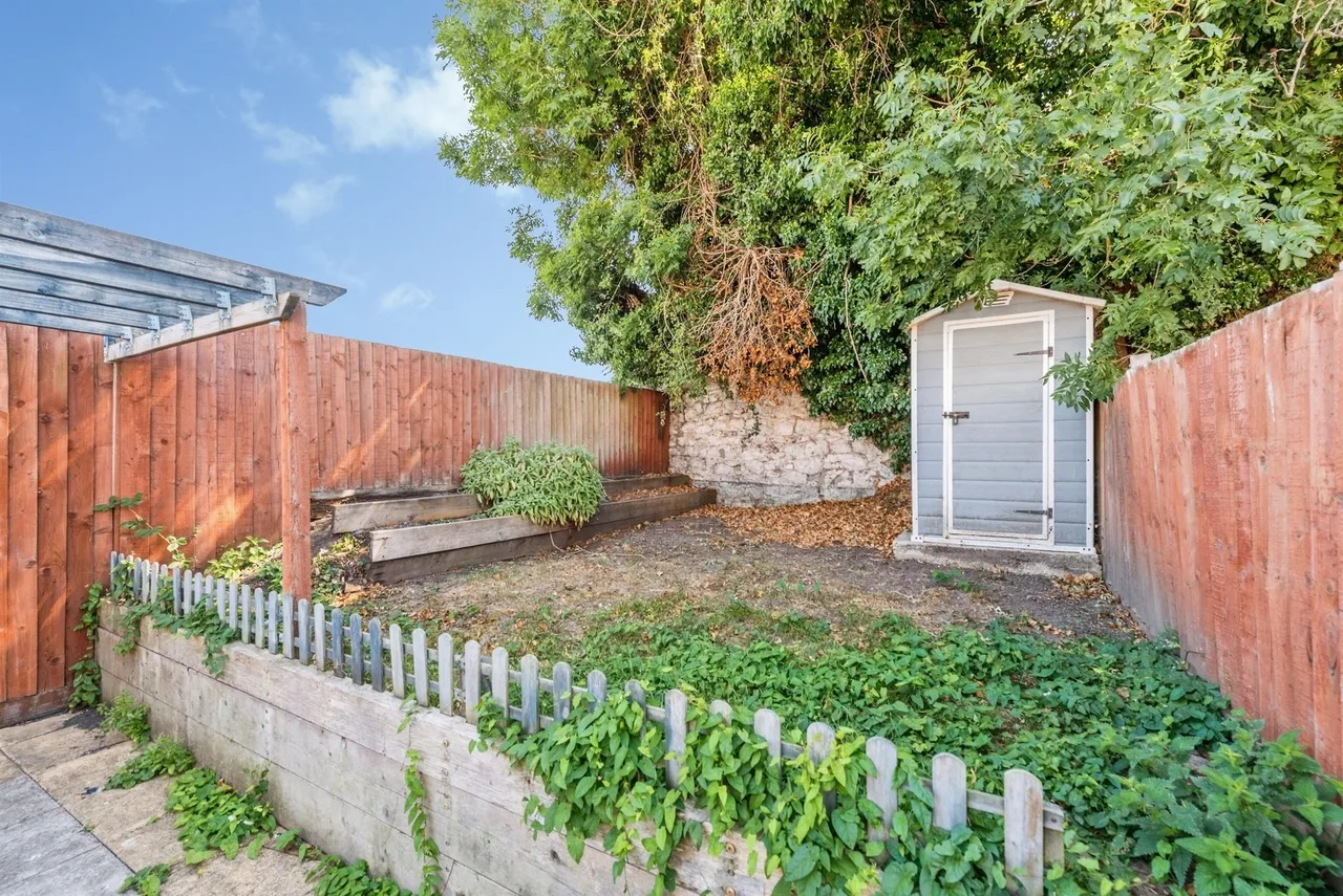 Cross Street, Swindon, SN1, photo 5