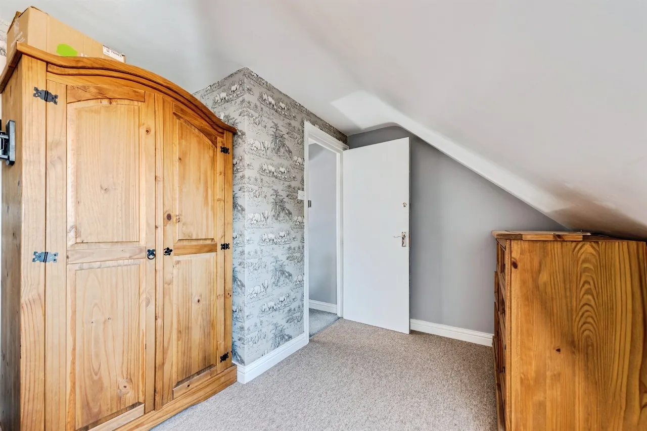 Cross Street, Swindon, SN1, photo 11