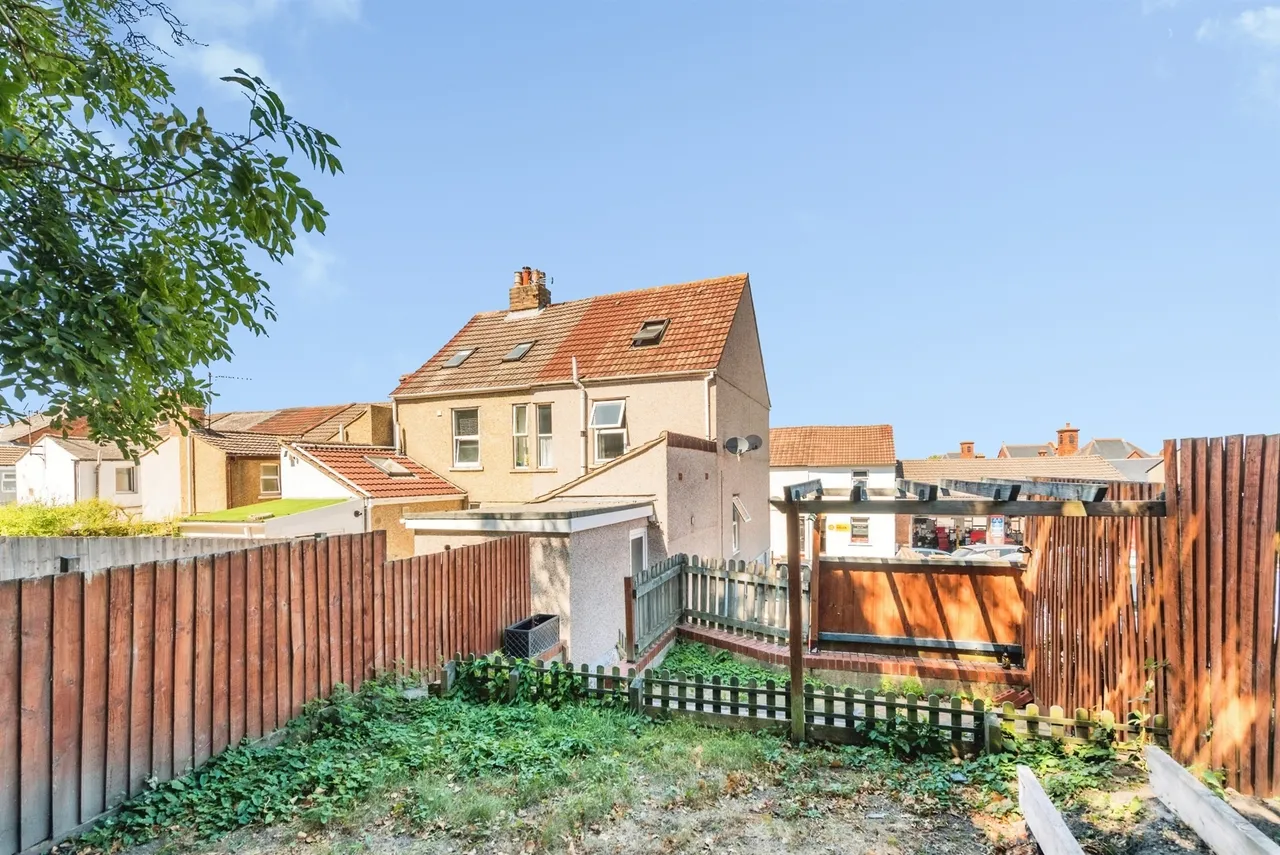 Cross Street, Swindon, SN1, photo 7