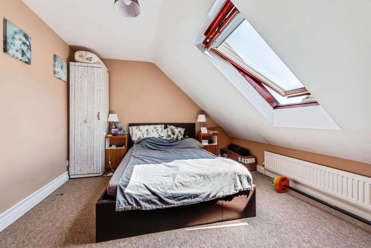 Cross Street, Swindon, SN1, photo 4
