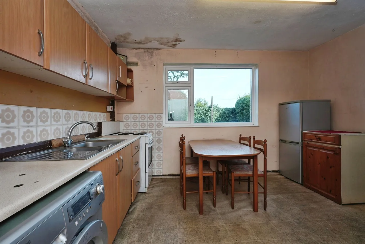 Short Close, Wyke, BD12, photo 4
