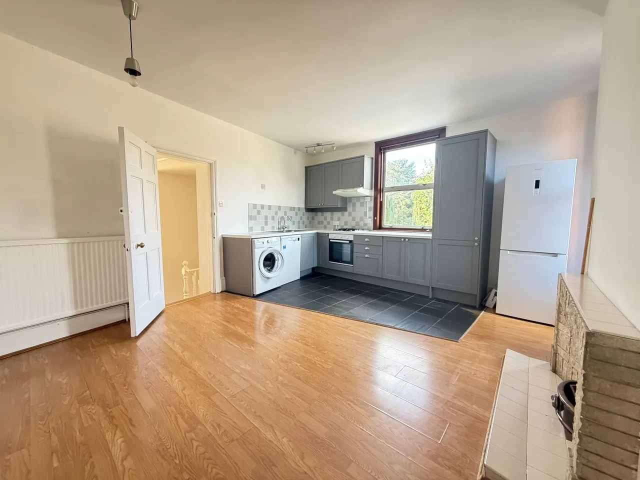 Church Road, Milford, GU8, photo 2