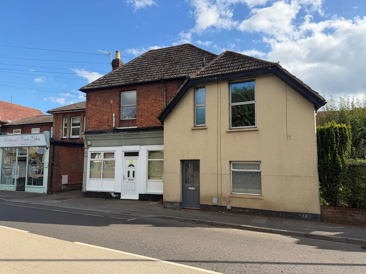 2 bed flat to rent, Church Road, Milford, GU8