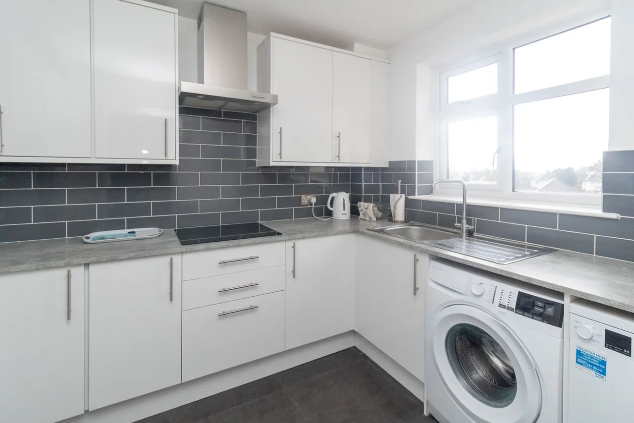 Eaton Court, Edgwareway, HA8, photo 5