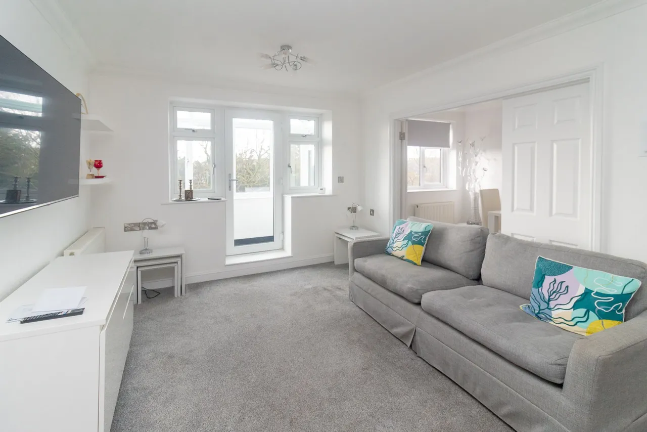 2 bed flat for sale, Eaton Court, Edgwareway, HA8
