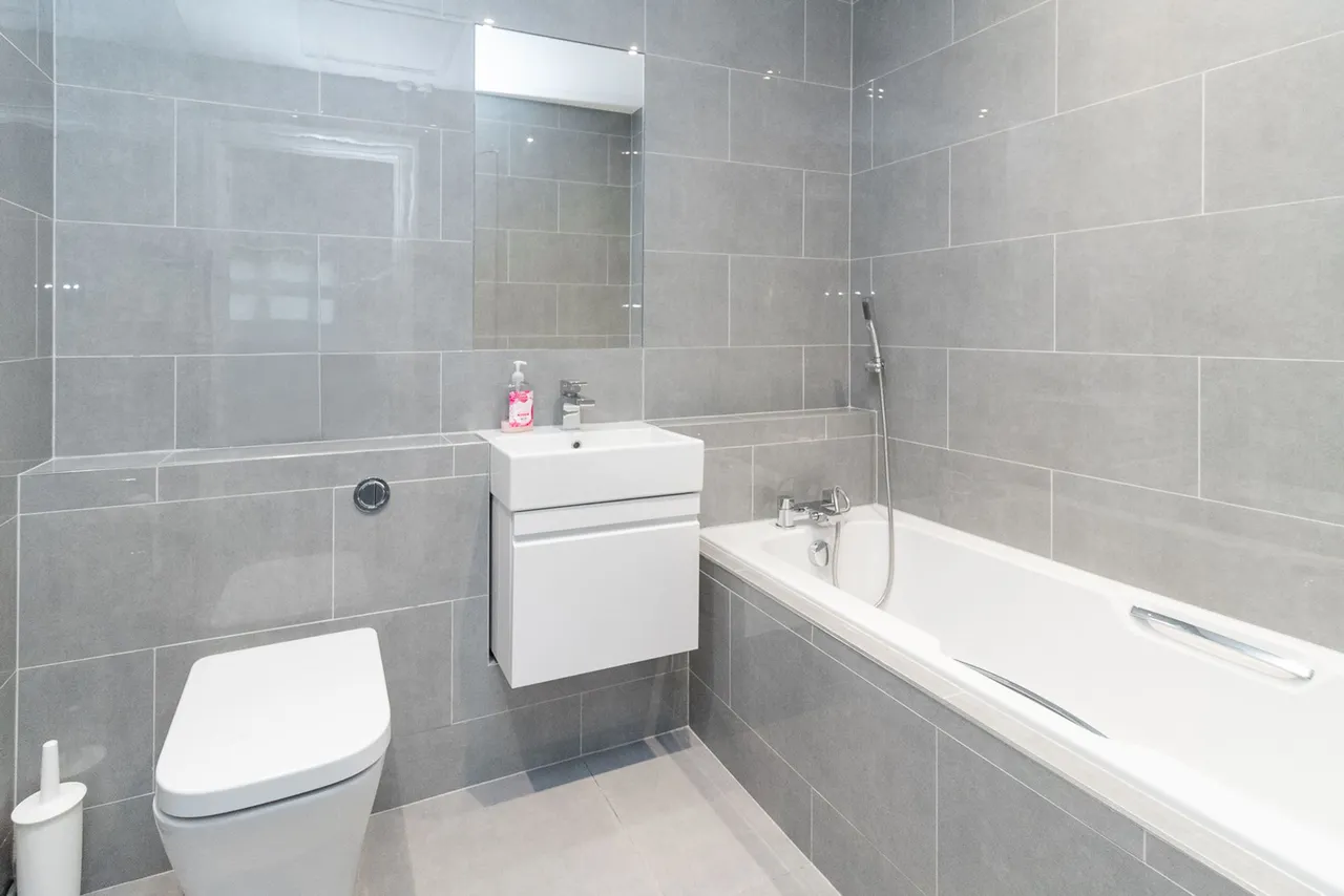Eaton Court, Edgwareway, HA8, photo 8