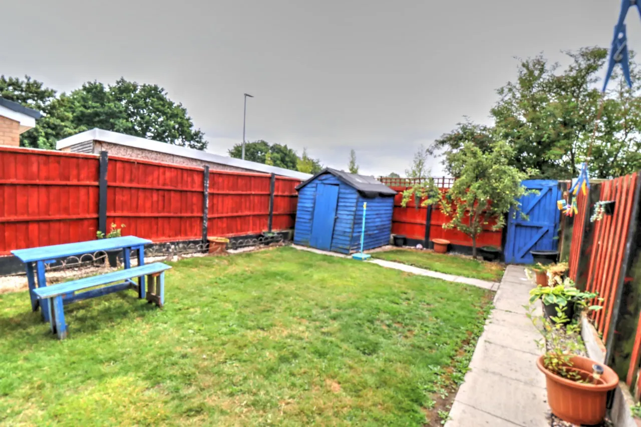 Epsom Avenue, Sale, M33, photo 11