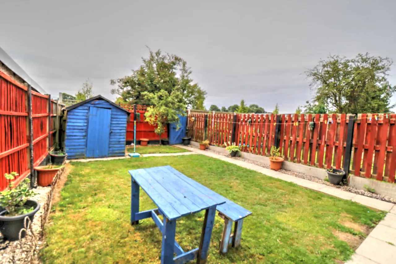 Epsom Avenue, Sale, M33, photo 13