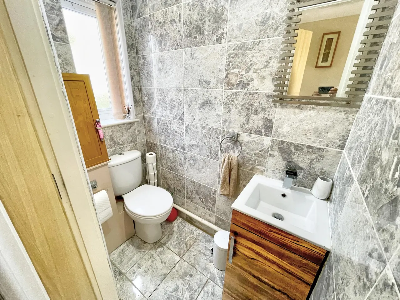 Epsom Avenue, Sale, M33, photo 5