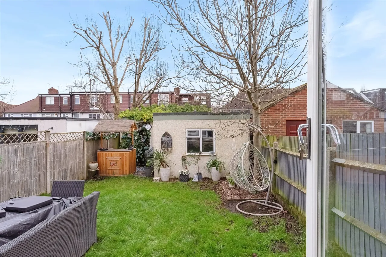 Wiltshire Gardens, Twickenham, TW2 6ND, photo 3