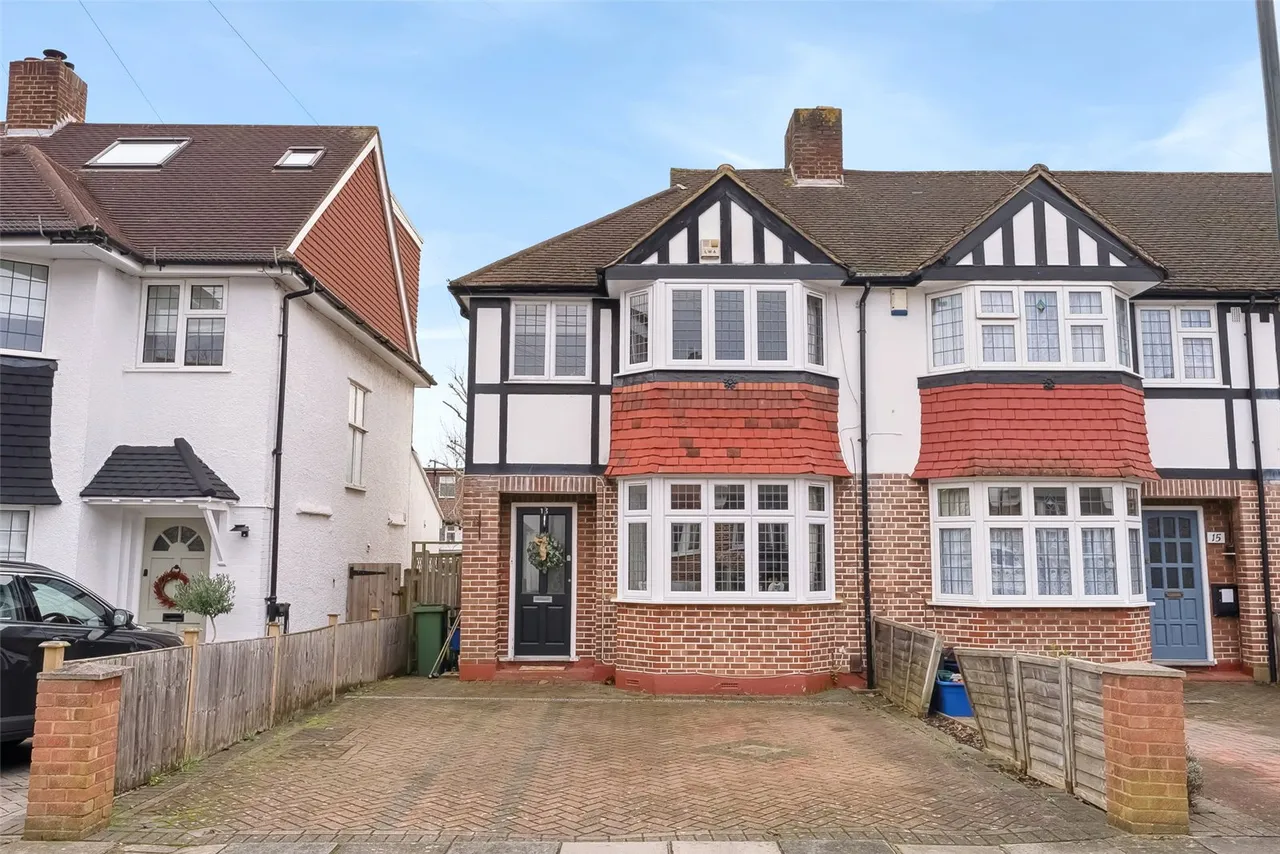 3 bed house for sale — Wiltshire Gardens, Twickenham, TW2 6ND