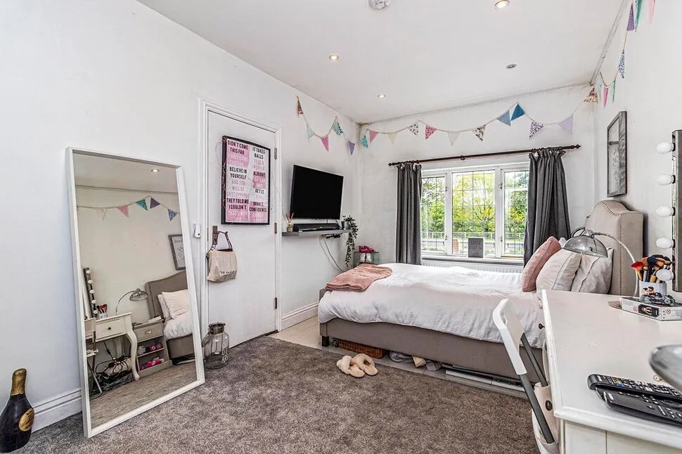 Robin Hood Way, London, SW15, photo 6