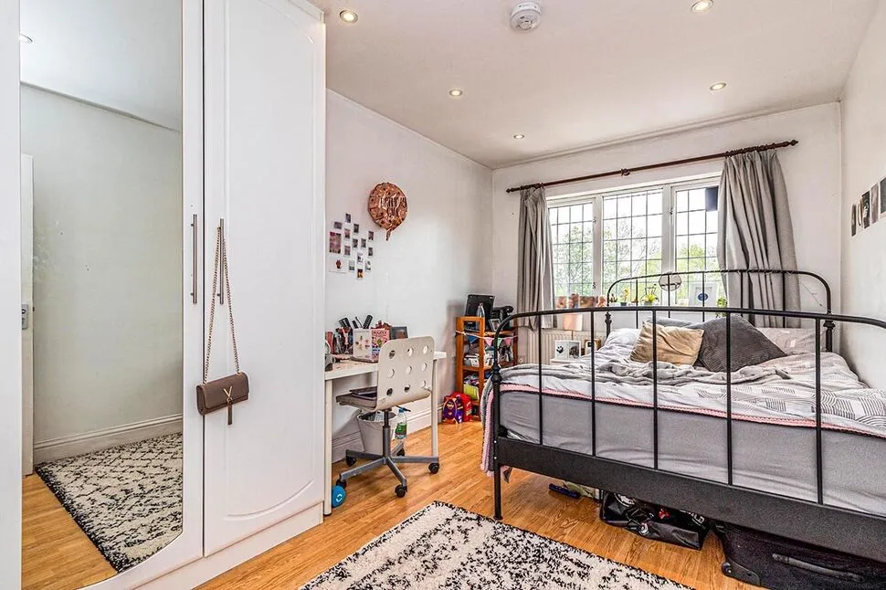 Robin Hood Way, London, SW15, photo 5